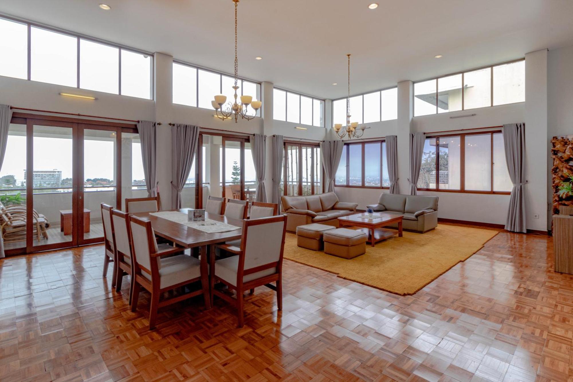 Family Only Amazing City View Villa - De Reiz Firen Syariah Бандунг Экстерьер фото